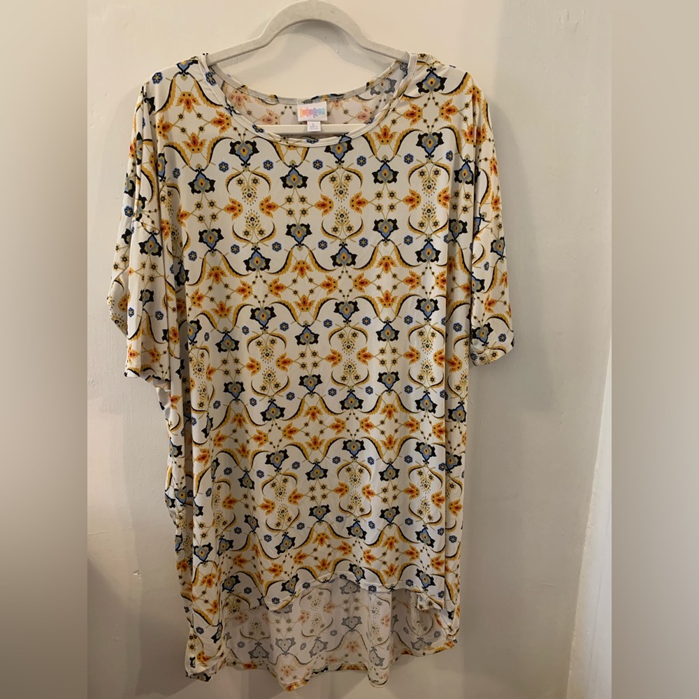 EUC Lularoe Irma blouse size Large